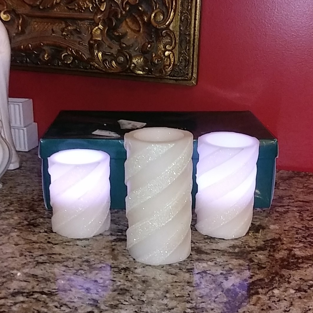 *1209 AS IS JefferyBanks Set of 3 Flameless Candles
